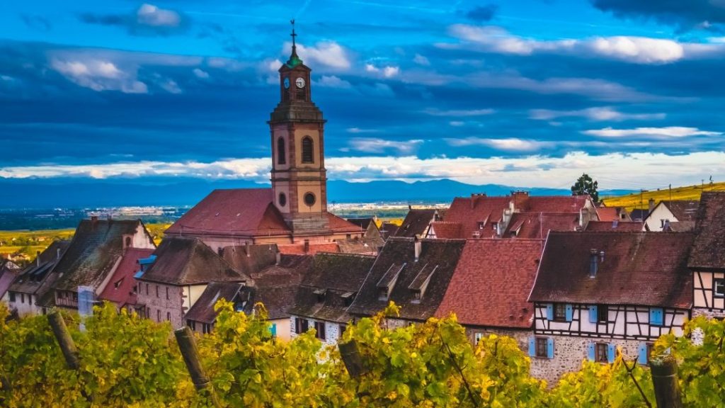 Vista de Riquewihr, Alto Reno na Alsácia.